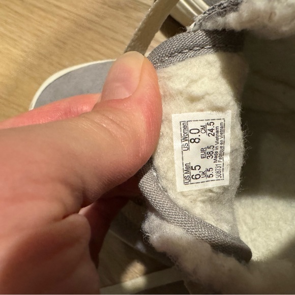 Vans - Picture 3 of 5